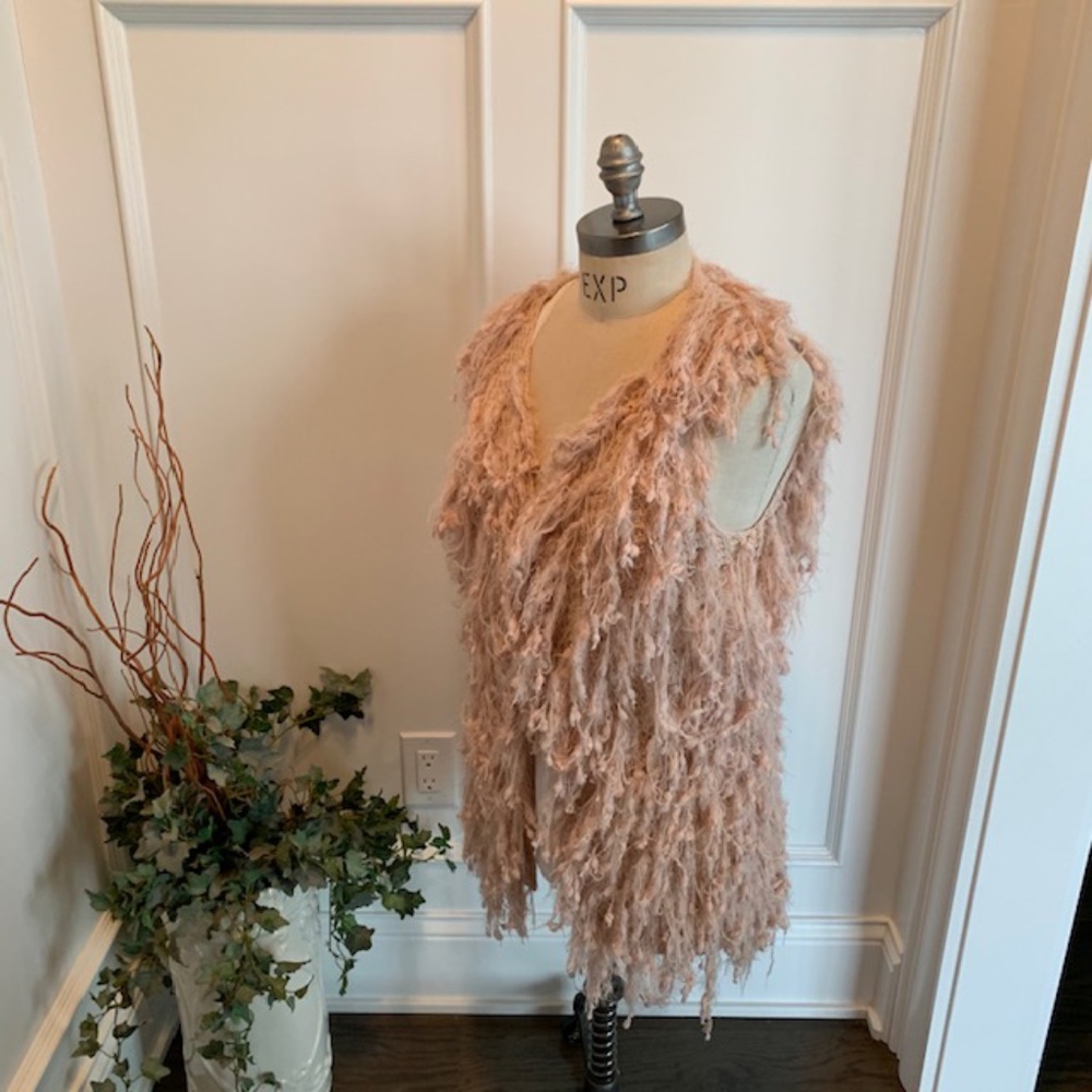 Shaggy Blush Colored Vest - Picture 2 of 12
